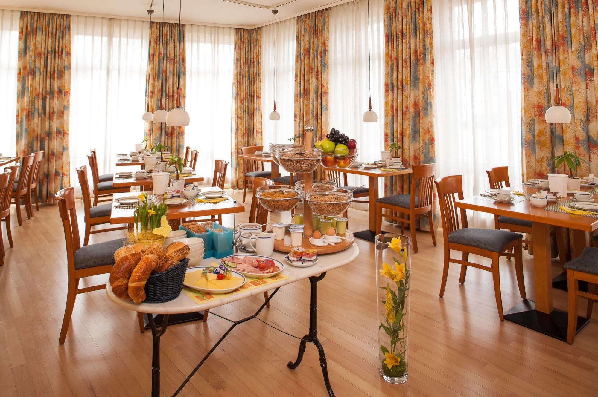 Hotel Zum Deutschen Eck Meerbusch Kültér fotó