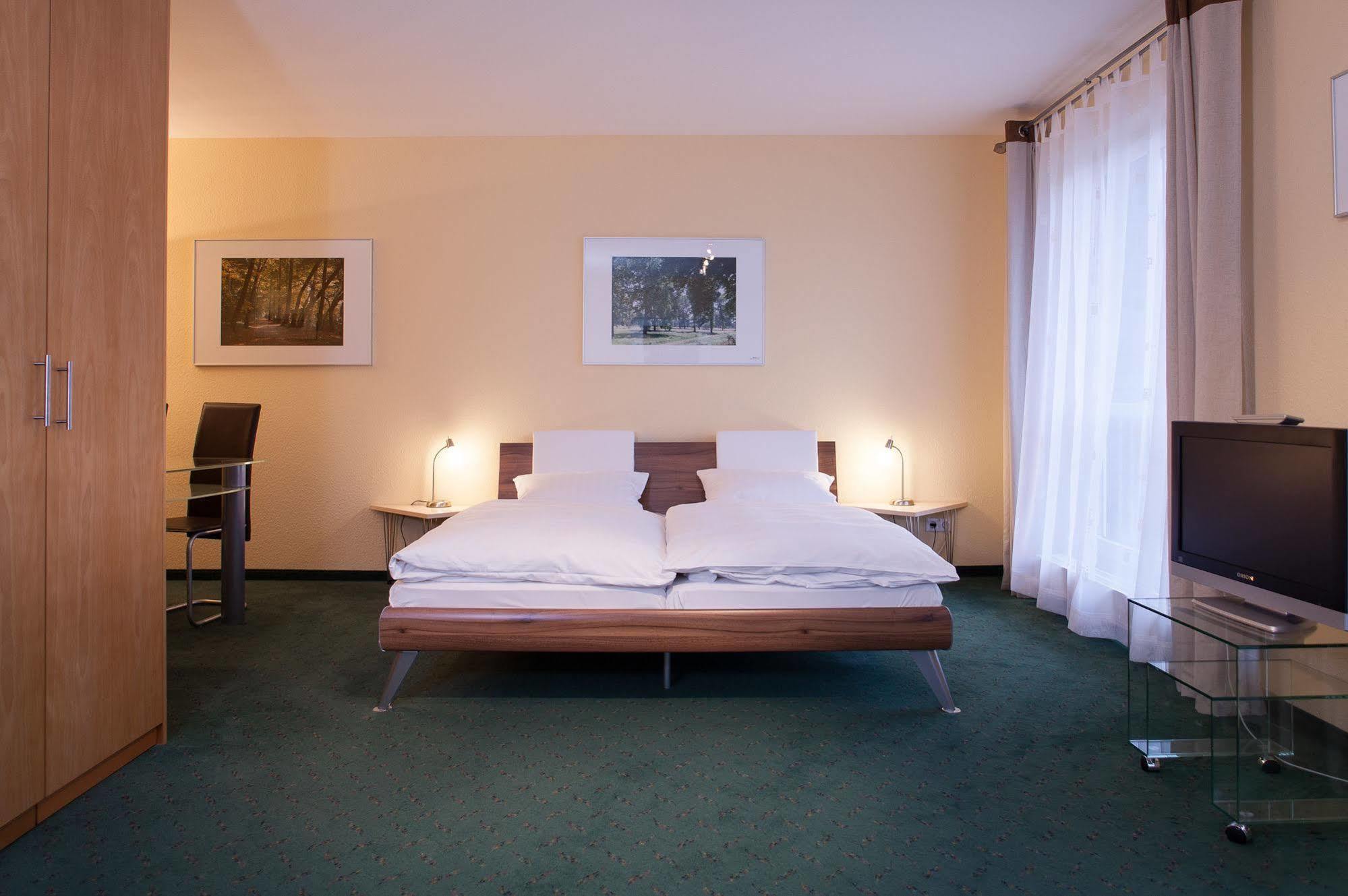 Hotel Zum Deutschen Eck Meerbusch Kültér fotó