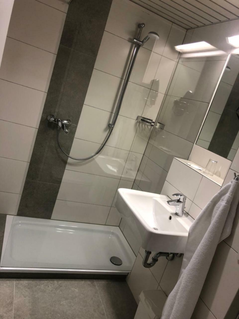 Hotel Zum Deutschen Eck Meerbusch Kültér fotó